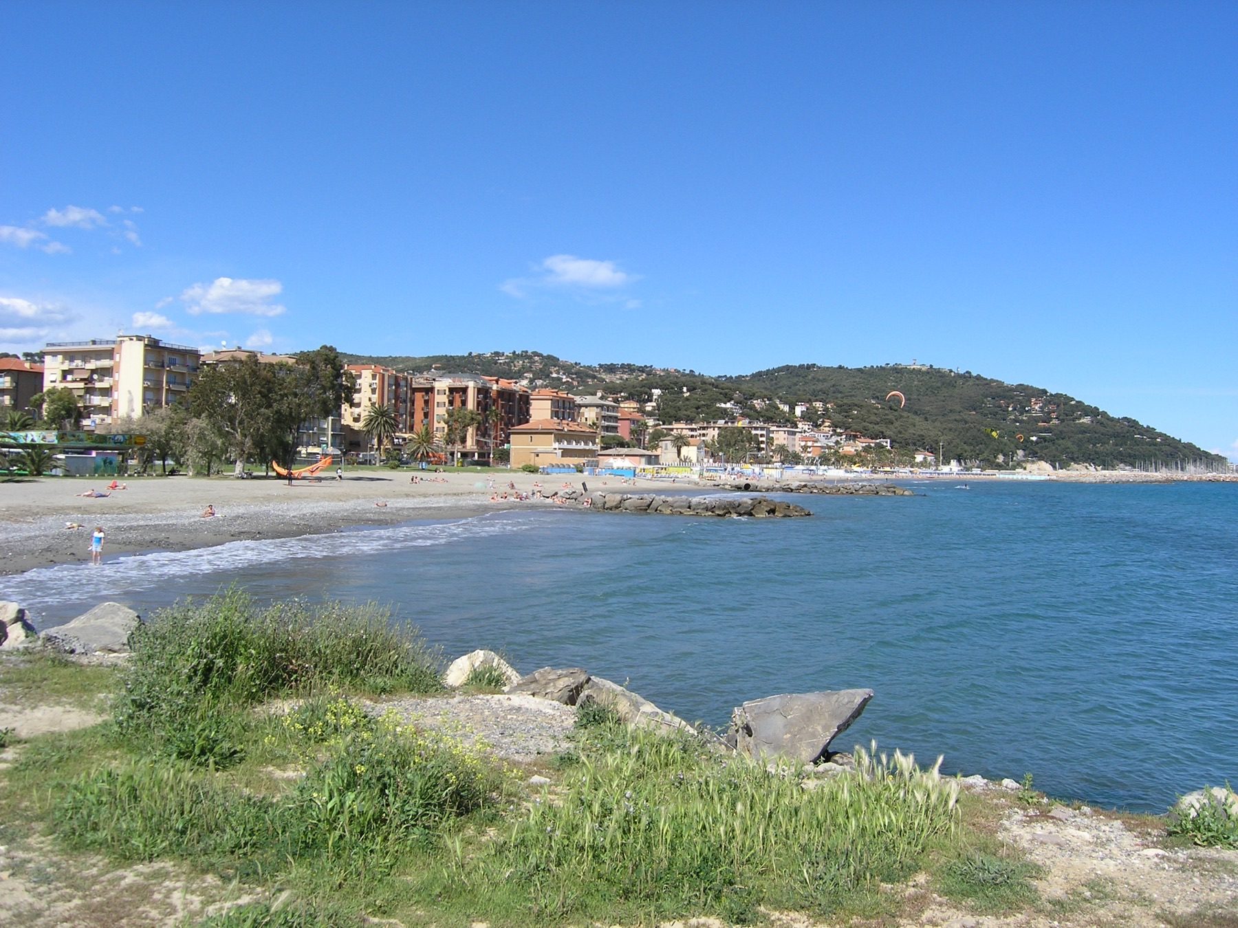 La spiaggia di Andora con il promontorio